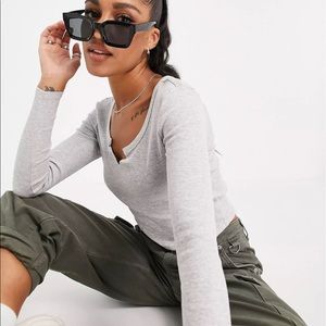 NEW grey long sleeves shirt ribbed. Size Med. Brand new, circle with V cut nexk